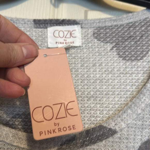 Cozie by Pink Rose Gray Top with Hearts Size Medium - Picture 4 of 6
